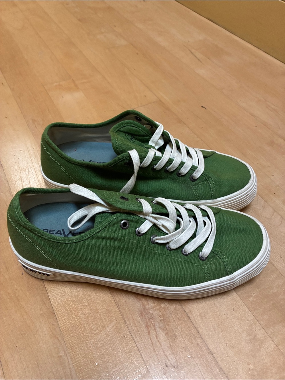 SUPER COOL! RETRO SEAVEES Cactus Green Canvas Low-Top Sneakers w/Wht Laces s9/40